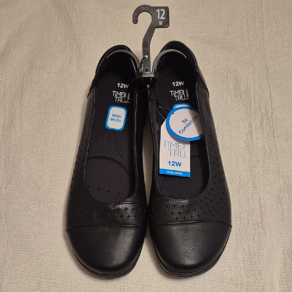 NWT Time and Tru Women's Black Star Cutout Slip On Shoes